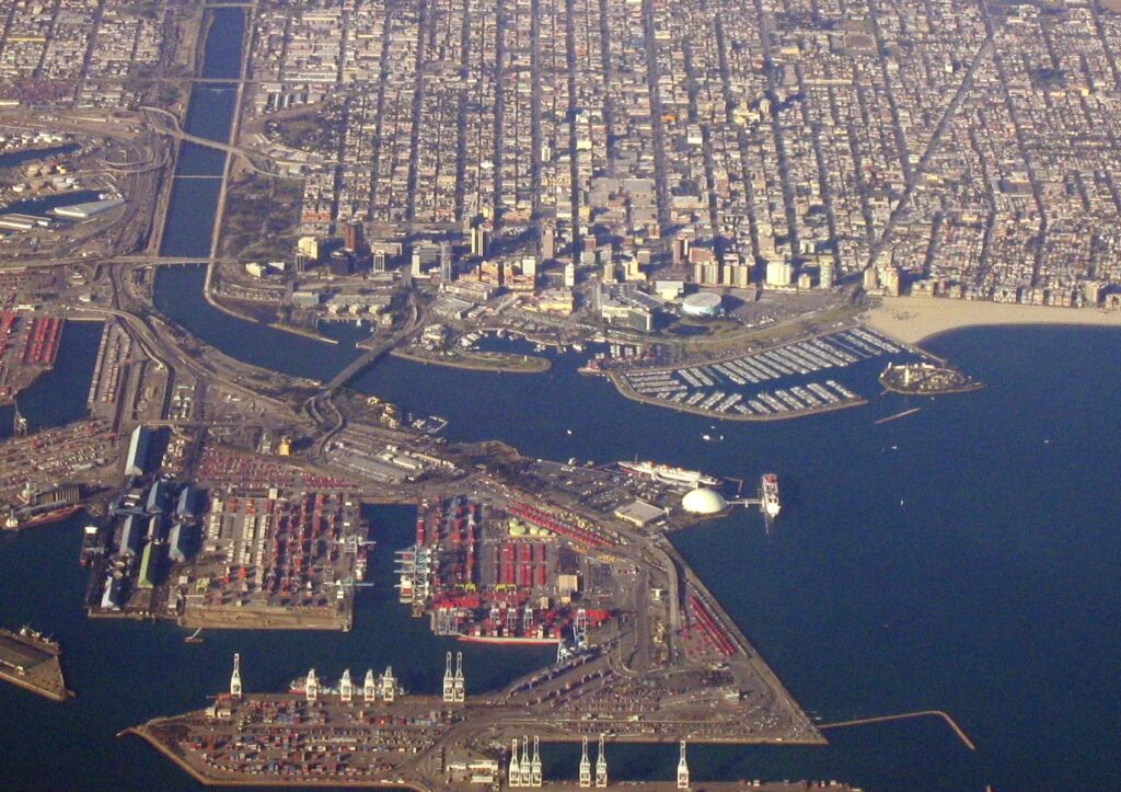 Long Beach & harbor / Photo by Ron Reiring / CC BY 2.0 DEED