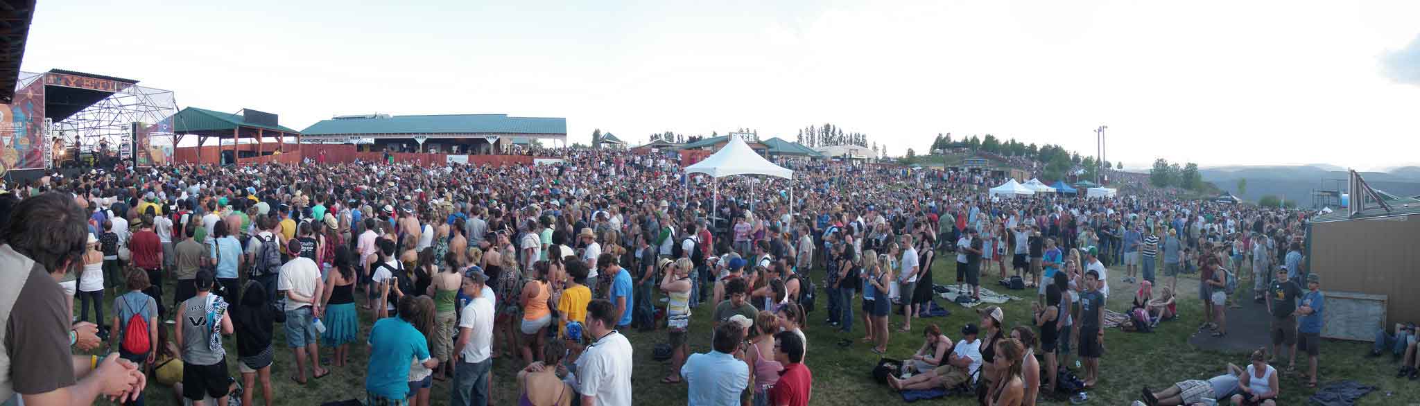 Ra Ra Riot - Gorge Amphitheatre by James Hawley / CC BY SA 2.0 DEED