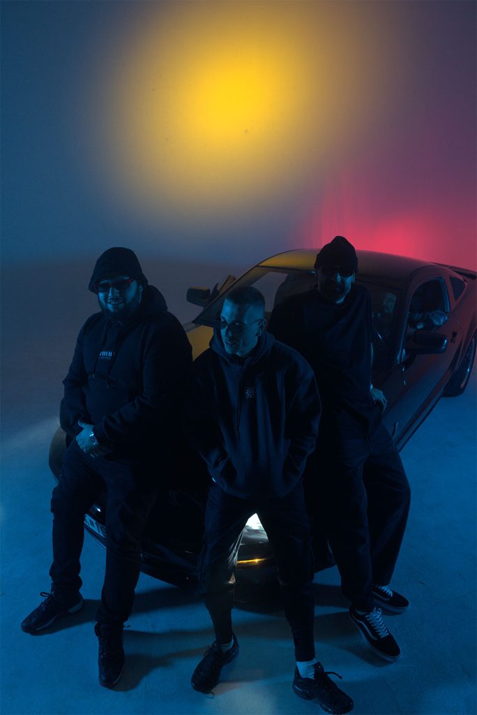 Илустрација од снимањето на музичкото видео за песната „Ол-стар“ / (од десно на лево) Смок панда, Скитер, Тони Зен