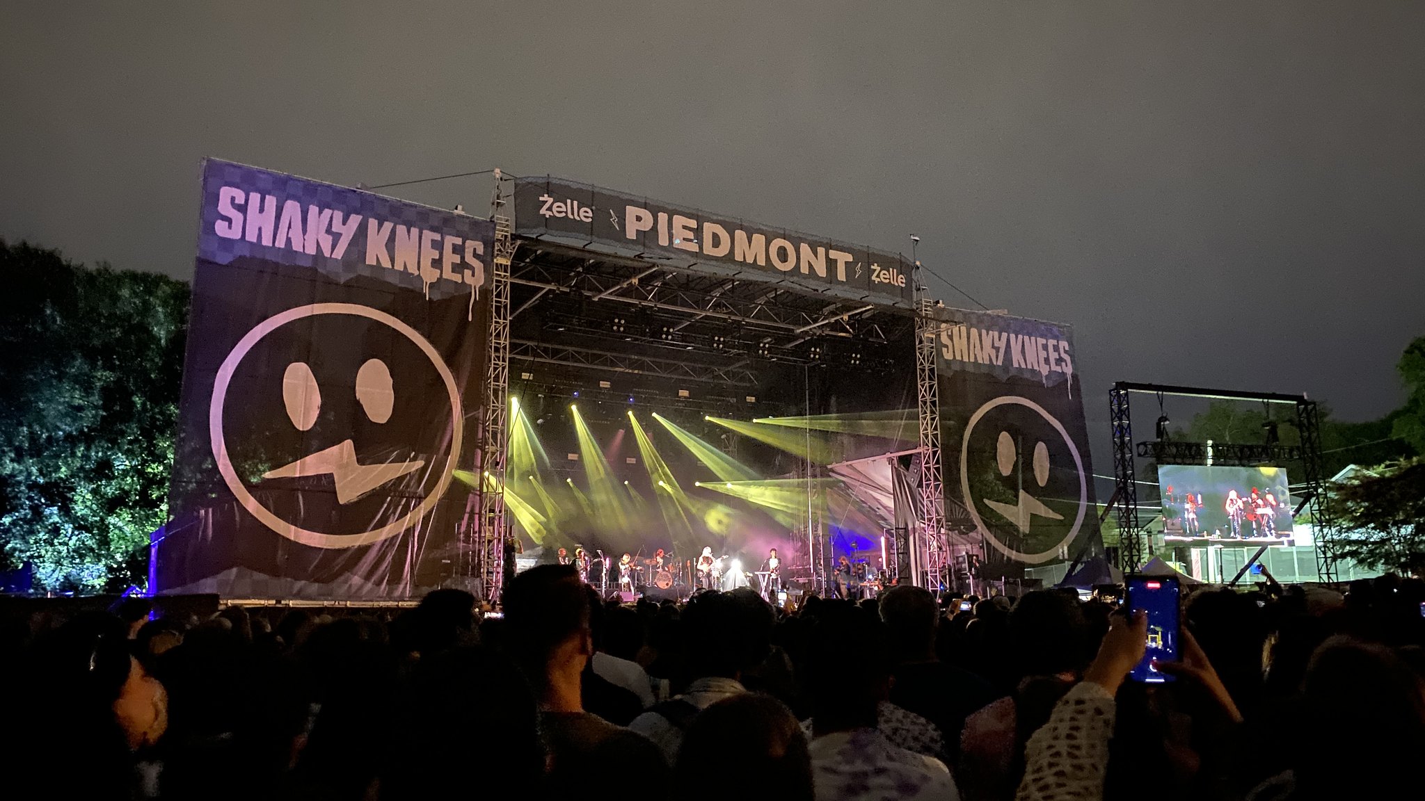 shaky knees stage