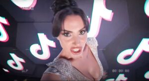 Susana Gavazova - excerpt from the music video Tik Tok