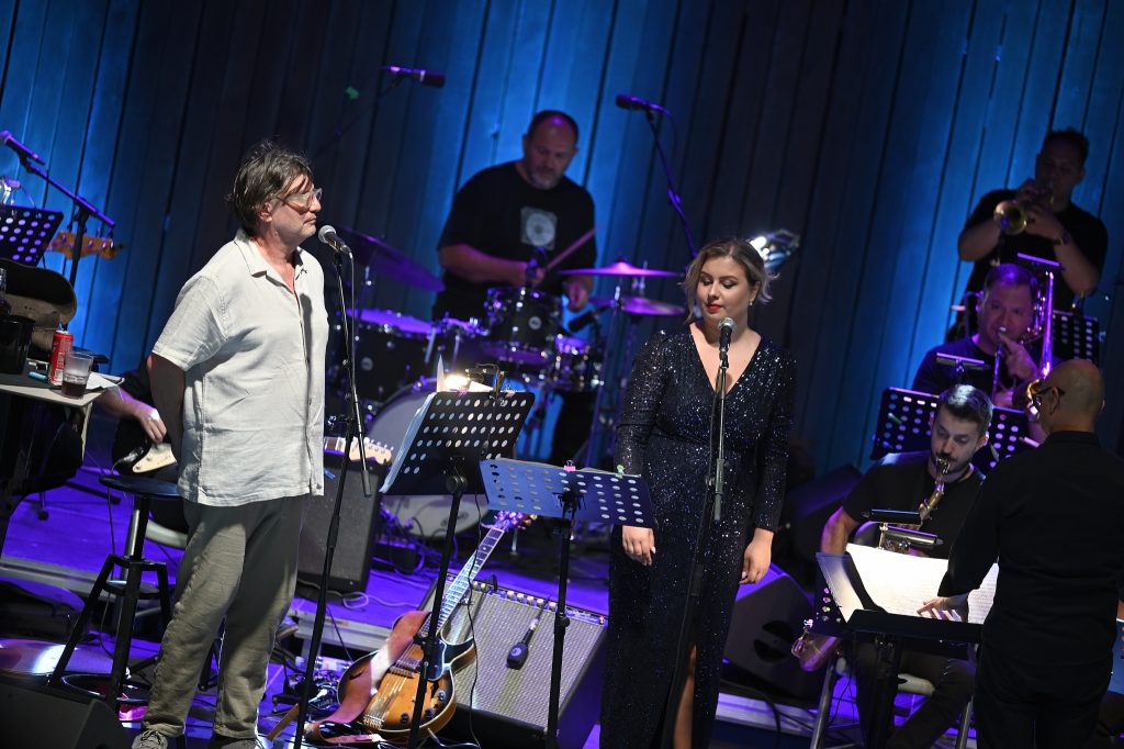 Rambo Amadeus and Rakela perform "E moj Rambo, ostara se" / Archive of Music Nonstop Today / Photo: Vasil Burlaiev