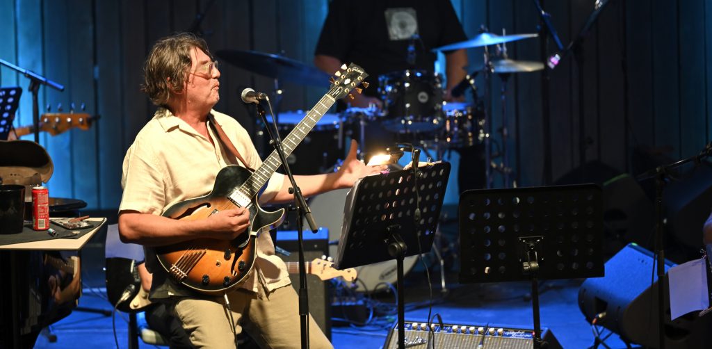 Rambo Amadeus is awaiting a signal from conductor Djijan Emin to display his excellent vocal abilities. / Sibenik / Archive of Music Nonstop Today / photo: Vasil Buraliev