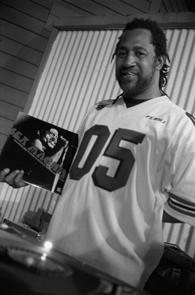 MCing master of the 70s decade, Clive Campbell, AKA DJ Kool Herc. Herc in 1999, holding James Brown's Sex Machine album. Photo conveyed from the Hip Hop Education Center / Flickr / Public Domain