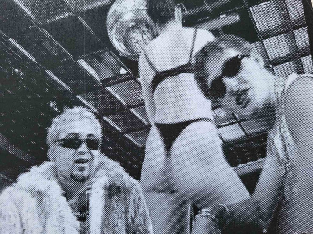 фотографија од музичкото видео за песната „Мрдам газ јас“ на Пис брадерс