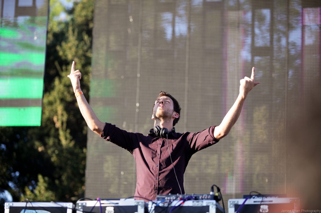 Calvin Harris at the Main stage of the Pacific Festival on August 13, 2011. Photo credits James @ Flickr | CC BY 2.0