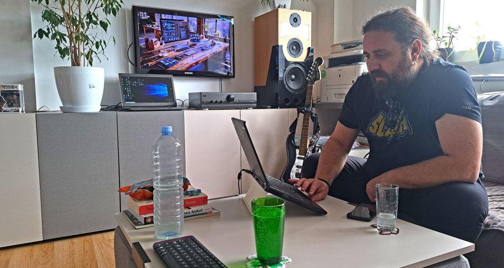 Дизајн на колекционерската маица „Знаеш каде да ме најдеш...“. Дизајнер: Урош Вељковиќ